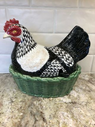 Large Bordallo Piniero Chicken In Green Basket Weave Tureen & Spoon Portugal