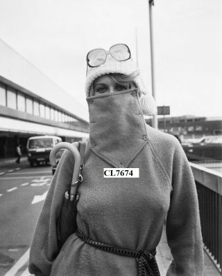 Ann - Margret At The Heathrow Airport In London,  Uk Photo