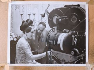 Shirley Maclaine Behind The Camera Candid Photo 1966 Gambit