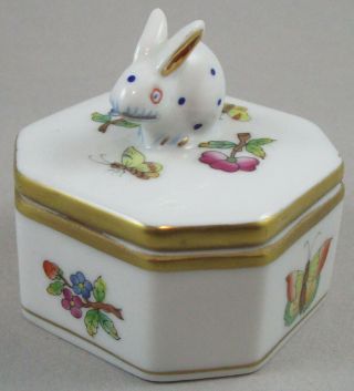 Herend Small Queen Victoria Box With Bunny Rabbit Finial