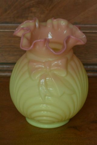 Vintage Fenton Shiny Glossy Burmese Yellow And Pink Vase With Bow