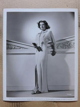 Karen Verne With A Gun Leggy Glamour Portrait Photo 1942 The Great Impersonation