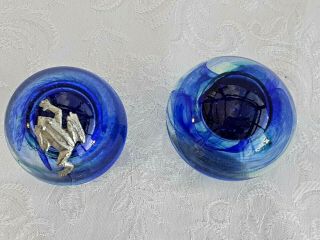 Heron Glass Two Rare Dark Blue Mushrooms - one with Climbing Frog - Made in UK 3