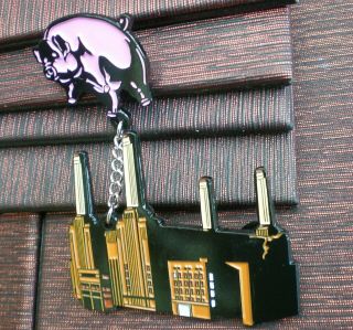 Pink Floyd Animals Power Station / Flying Pig Pin / Badge 03 2
