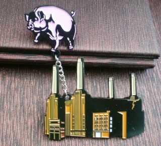 Pink Floyd Animals Power Station / Flying Pig Pin / Badge 03 5