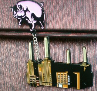 Pink Floyd Animals Power Station / Flying Pig Pin / Badge 03 6