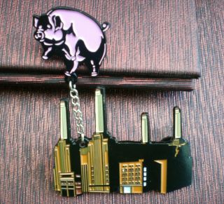 Pink Floyd Animals Power Station / Flying Pig Pin / Badge 03 7