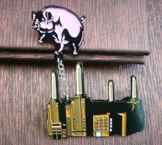 Pink Floyd Animals Power Station / Flying Pig Pin / Badge 03 8