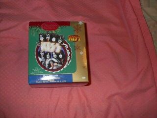 Carlton Cards Merry Kiss - Mas Musical Lighted Kiss Ornament R & R All Night