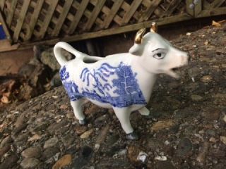 Vintage Blue Willow Figural Cow Creamer Staffordshire Ware England 1944 - 1962 7