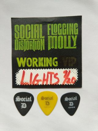 Social Distortion With Flogging Molly Pass And 3 Guitar Picks
