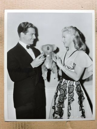 Ginger Rogers With Ron Randell & A Teddy Bear Candid Photo 1947 It Had To Be You