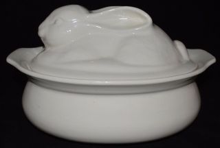 Pfaltzgraff Stoneware Ceramic Bunny Rabbit 2.  5 Qt Covered Casserole Baking Dish