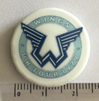 Vtg Og Paul Mccartney Wings Uk Tour 1979 Collectable 25mm Pin Badge 1970s Band