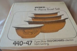 Vintage Pyrex Old Orchard 440 - 47 4 - Piece Mixing Bowl Set