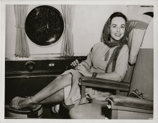 Paulette Goddard Relaxes On An Airplane 1950 Press Photo
