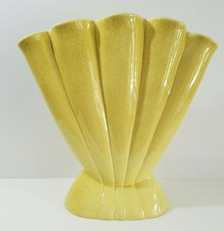 Vintage Red Wing Fan Gladiola Vase Yellow With Flecks 416 Usa