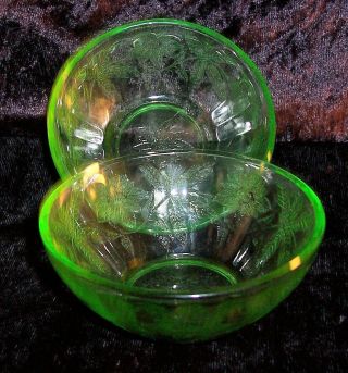 2 Jeannette Vaseline Green Depression Glass Xmas Poinsettia Berry Bowls 4 "