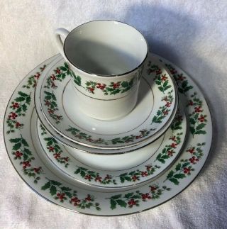 CHRISTMAS CHARM GIBSON EVERYDAY HOLLY & BERRY DINNER SET SERVICE FOR 4 - 20 PIECE 2