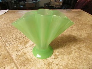 Vintage Fenton Green Jade Glass Short Scalloped Fan Vase 6 " Tall,  7 3/4 " Fan