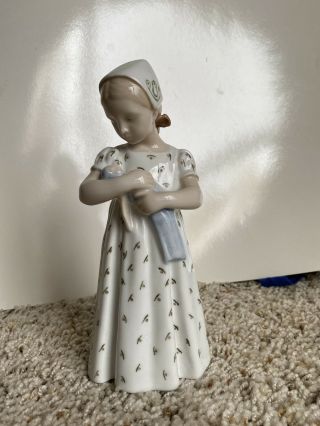 Vintage Bing & Grondahl B&g Porcelain Figurine Girl W/ Doll 1721