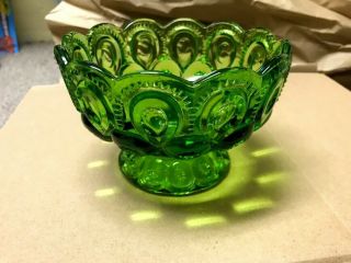 L.  E.  Smith Moon and Stars Green Scalloped Candy Dish w/Lid 4