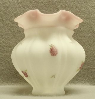 1984 Fenton Berries & Blossoms Vase Hand Painted By Donna R.  W/sticker (g270)