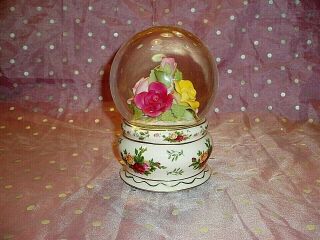 Gorgeous,  " Royal Albert Old Country Roses Musical Snowglobe ",  Porcelain Base