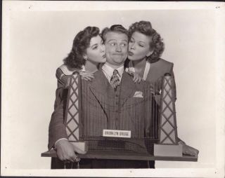 Red Skelton Ann Rutherford Jean Rogers Whistling Brooklyn 43 Movie Photo 28255