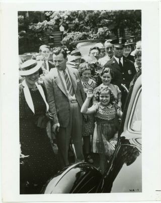 Shirley Temple With Mother And Bodyguard On Tour In Us 8x10 Photo
