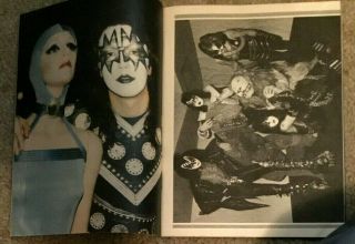 KISS - TV Superstar Pin Up Book Oct 1978 Kiss Special - Aucoin EX,  Complete 2