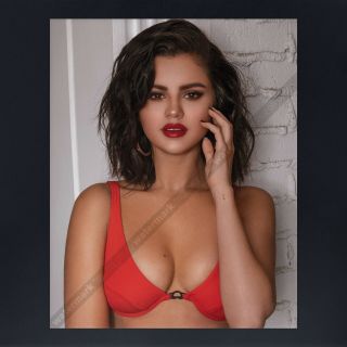 Selena Gomez 02 | 8x10 Photo | Celebrity Diva