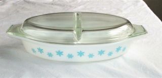 Vintage Pyrex 1.  5 Qt White & Turquoise Snowflake Divided Casserole Dish & Lid