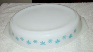 Vintage Pyrex 1.  5 QT White & Turquoise Snowflake Divided Casserole Dish & Lid 3