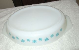 Vintage Pyrex 1.  5 QT White & Turquoise Snowflake Divided Casserole Dish & Lid 4