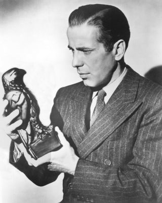 Humphrey Bogart In Suit Holding Falcon The Maltese Falcon 8x10 Photo (20x25cm)