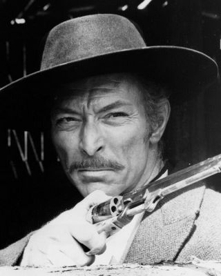 Lee Van Cleef The Good,  Bad & Ugly Close Up With Gun 8x10 Photo 20x25 Cm Approx