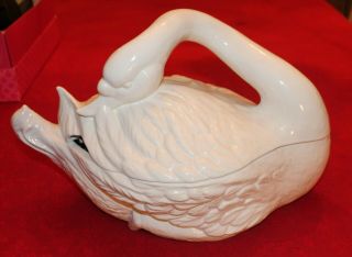 Swan Soup Tureen White Very Rare - Small On The Edge