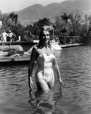 Creature From The Black Lagoon Julie Adams Candid In White Swimsuit Water Photo