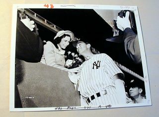 The Pride Of The Yankees 1942 (gary Cooper,  Teresa Wright) B&w 8x10 Still