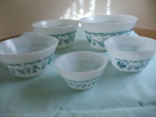 Vintage Federal Nesting Mixing Bowls With Kitchen Utensils Design.  Five Bowls