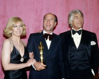 Kim Novak Henry Mancini James Coburn With Academy Award Oscar Statue 8x10 Photo