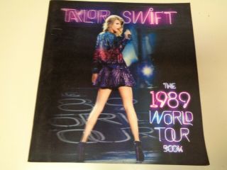 Taylor Swift 1989 World Tour Concert Book 3d With Hologram Cover