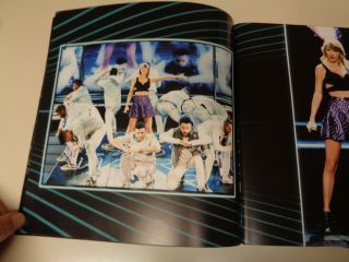 Taylor Swift 1989 World Tour Concert Book 3D with Hologram Cover 7