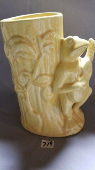 Mccoy Pottery Frog With Ukulele Vase Pottery Circa 1940 Shawnee ??
