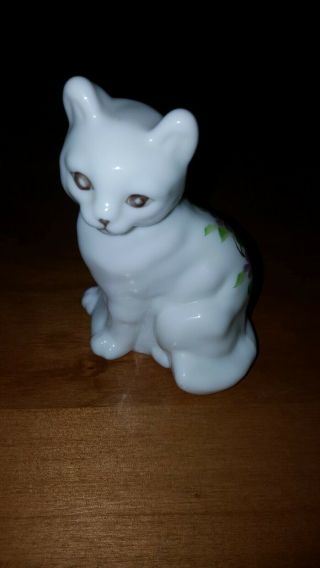 Fenton Glass White Cat Hand Painted Lavender Flowers Figurine Rare