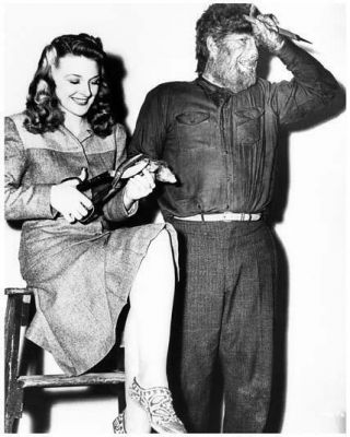 The Wolfman Great 8x10 Gag Still Lon Chaney Jr.  & Evelyn Ankers - - L350