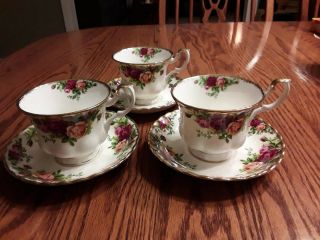 Three Royal Doulton Old Country Roses Tea Cups/saucers In Coundition