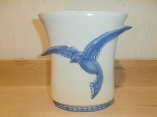Vintage Art Pottery Abingdon Vase With Blue Sea Gull Bird In Flight 468