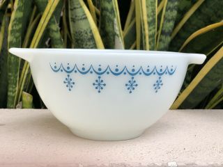 Vintage Pyrex Blue Snowflake Garland 441 Bowl Mid Century White Glass Mixing
